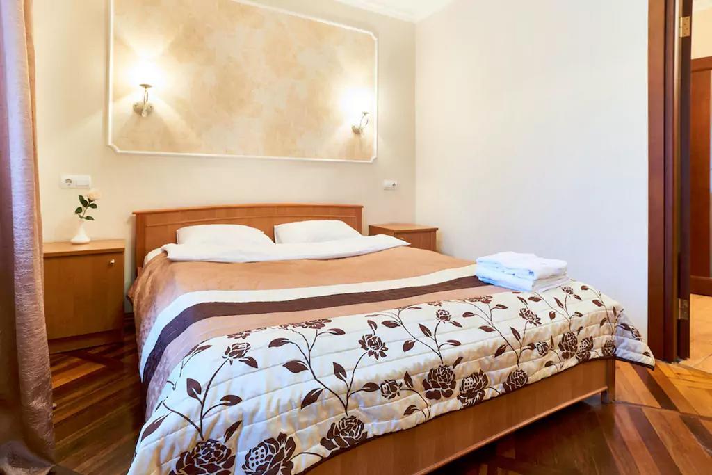 Home Hotel Apartments On Kontraktova Ploshcha Κίεβο Εξωτερικό φωτογραφία